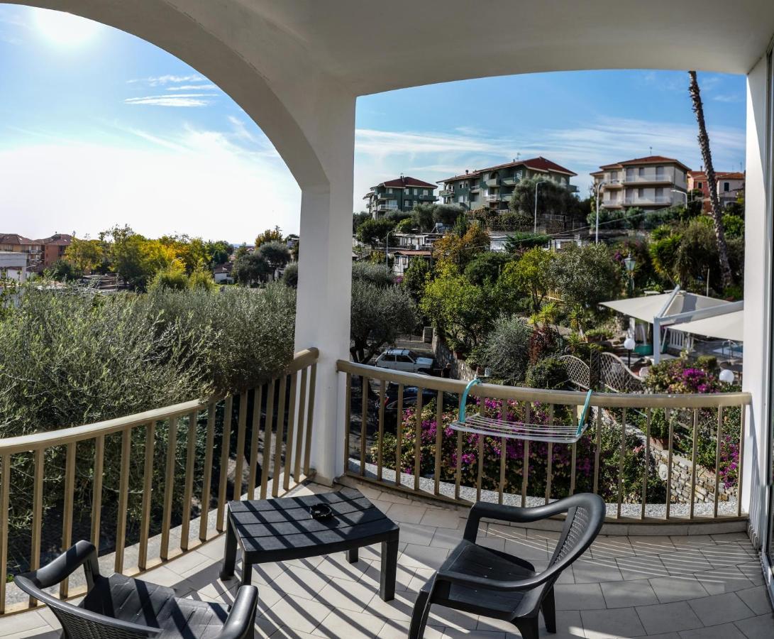 Hotel Bellavista San Bartolomeo Al Mare Exterior photo